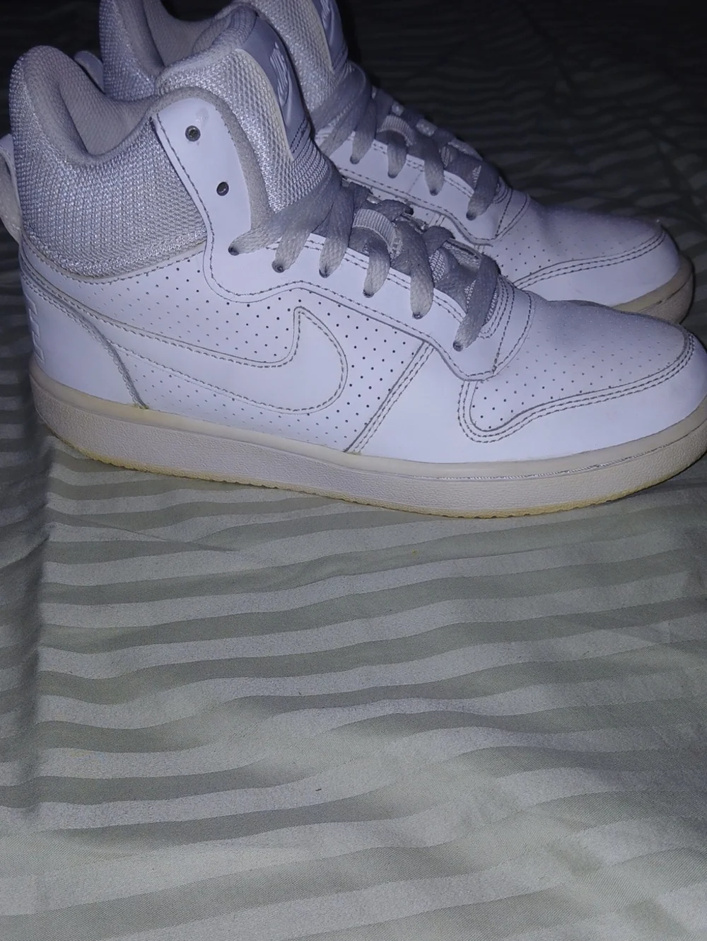 Womens Nike Court Burrough Mid Triple White Hi Top Sneakers Sz: 6.5